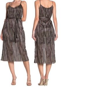 All in Favor
Tie Waist Multi Colored
Metallic Midi Dress Size Small